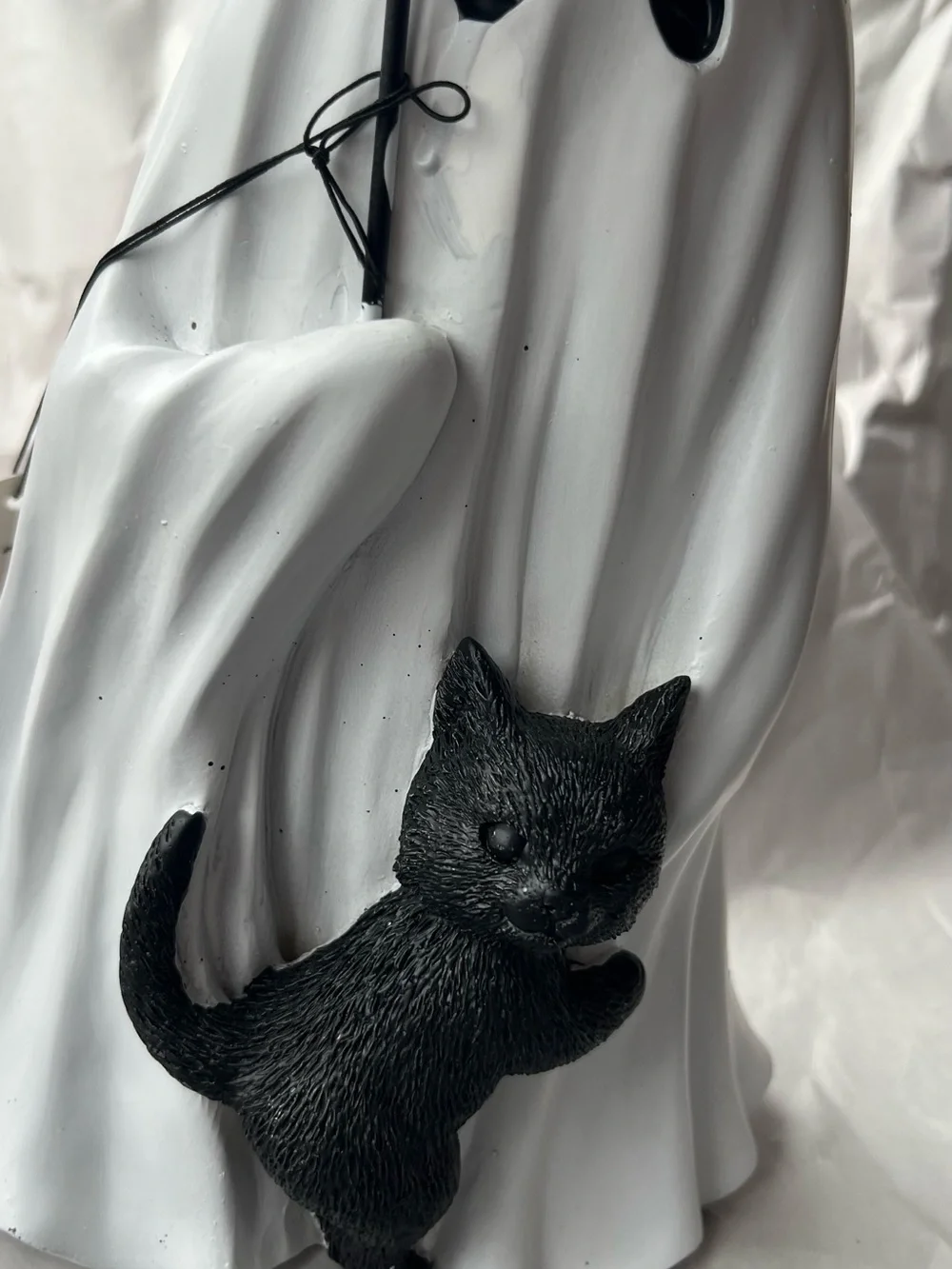 Kids Ghost Costume with Black Cat Accessory - White and Black